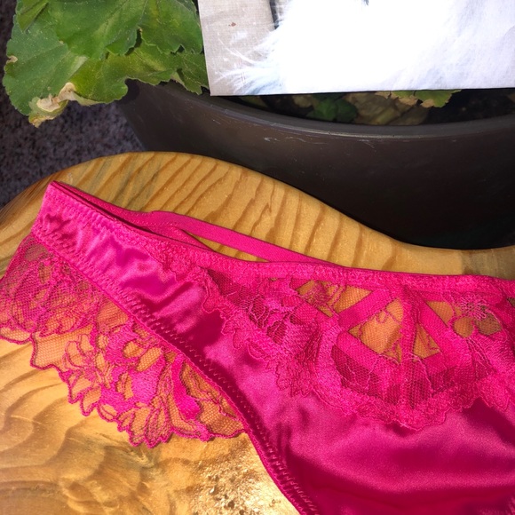 VS Very Sexy Lace Thong Size XSmall NWT Pink - Picture 5 of 11